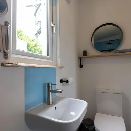 The Pig Arc Apartment Bude